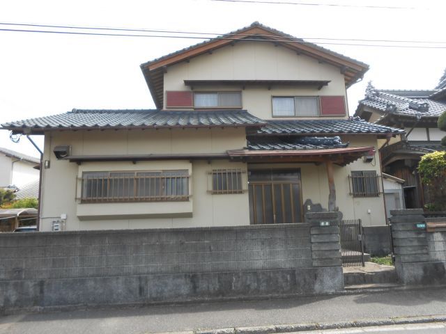 4LDK House in Yukuhashi Fukuoka with 2 Parking Spaces - Thumbnail 2
