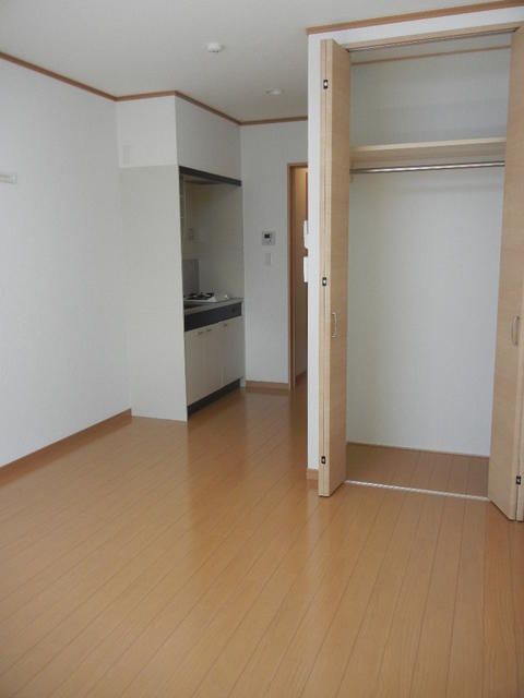 Sun Sale Totsuka V Apartment for Rent in Yokohama - Thumbnail 3