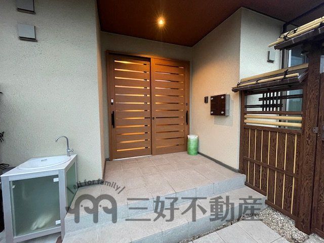 2012 Sumitomo Forestry House with 3 Separate Buildings in Keisen - Image 22