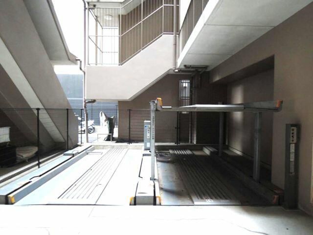 DUE West Oshima II Large Roll-Roof Parking Space for Rent in Tokyo - Thumbnail 2