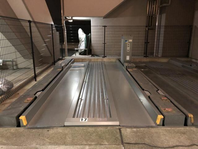 DUE West Oshima II Large Roll-Roof Parking Space for Rent in Tokyo - Thumbnail 4