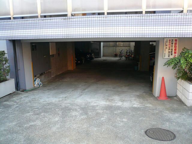 Shinjuku Apartment Building for Sale with 3 Parking Spaces - Thumbnail 3