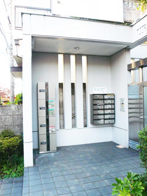 Shinjuku Apartment Building for Sale with 3 Parking Spaces - Thumbnail 2