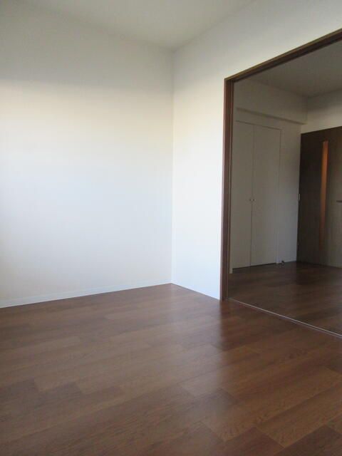 3DK Apartment for Rent in Saitama City, Near Minami-Yono Station - Thumbnail 2