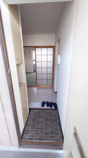 2DK Apartment for Rent in Tsurumi, Yokohama - 78,000 Yen - Thumbnail 2