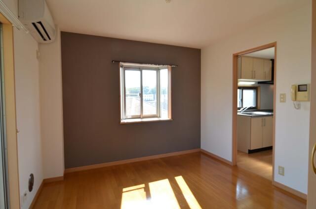 1K Apartment for Rent in Isehara, Kanagawa - 45,000 Yen - Thumbnail 2