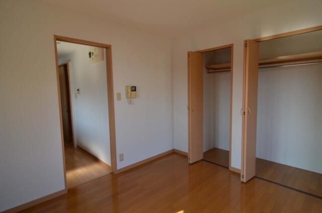 1K Apartment for Rent in Isehara, Kanagawa - 45,000 Yen - Thumbnail 4