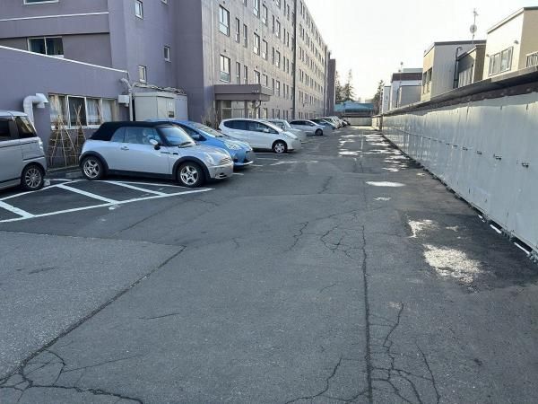 Leased 2SLDK Commercial Apartment for Sale in Sapporo's Shiroishi Ward - Thumbnail 4