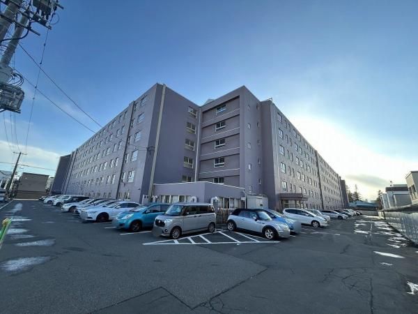 Leased 2SLDK Commercial Apartment for Sale in Sapporo's Shiroishi Ward - Thumbnail 2