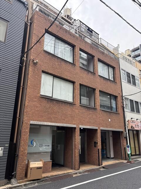 Commercial Space for Rent in Bunkyo-ku, Tokyo - 61.96 sqm - Thumbnail 2