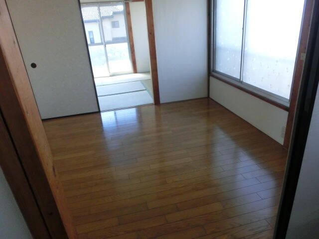2K Apartment for Rent in Musashimurayama, Tokyo - 38,000 Yen - Thumbnail 2
