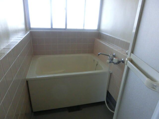 2K Apartment for Rent in Musashimurayama, Tokyo - 38,000 Yen - Thumbnail 4