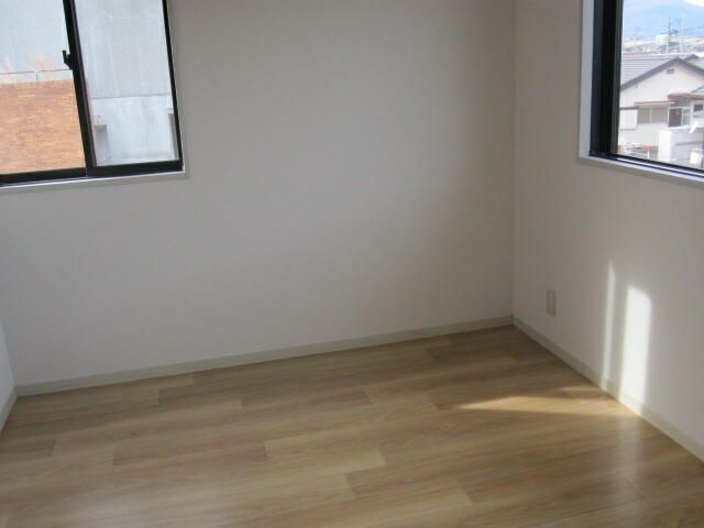 Pia Chele II 3DK Apartment for Rent in Chuo City, Yamanashi - Thumbnail 4