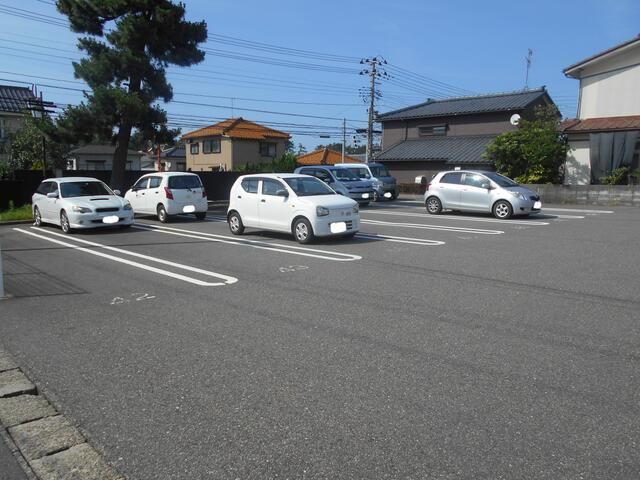 R Parking Space for Rent in Niigata City's Nishi Ward - Thumbnail 3