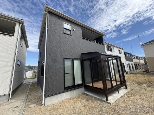 Modern 4SLDK House in Iwaki with Park Proximity & Sea Views - Main Image