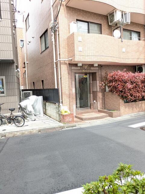 Modern 1R Apartment for Rent in Asagaya, Suginami - Thumbnail 3