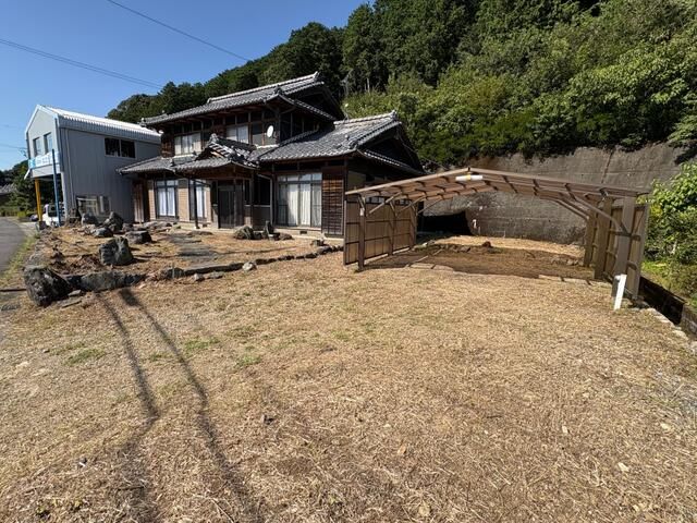 8LDK House for Sale in Seki City, Gifu with Large Garden and Parking - Thumbnail 2