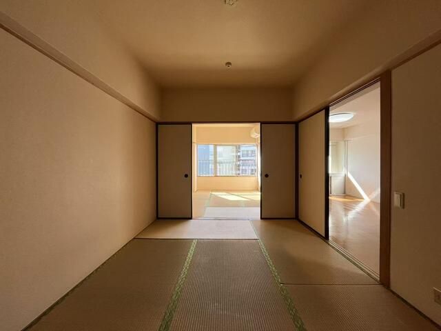 4LDK Apartment for Sale in Chofu, Tokyo - 81.25 sqm - Thumbnail 3