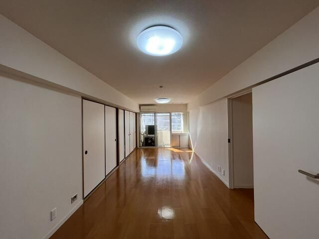 4LDK Apartment for Sale in Chofu, Tokyo - 81.25 sqm - Thumbnail 2