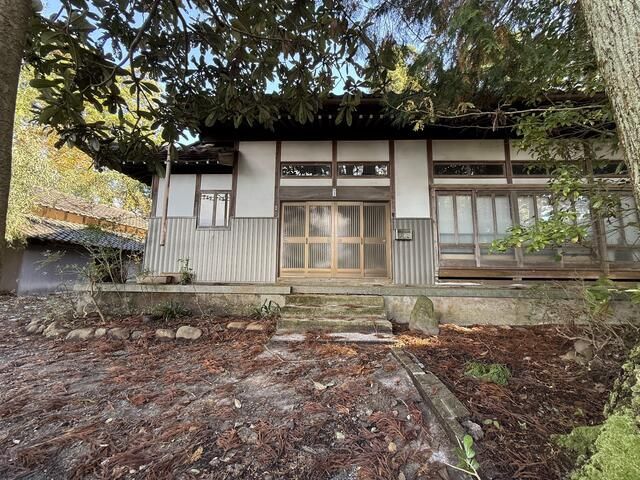 Traditional 8DK House in Toyama with Large Land Plot - Main Image