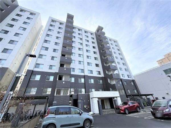4LDK Condominium for Sale in Higashi Ward, Sapporo - Image 1