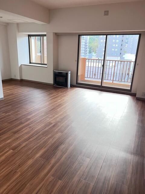 2LDK Condo in Central Sapporo near Ropeway-guchi Station - Thumbnail 3
