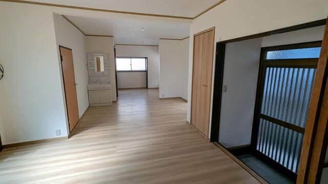 2LDK Used House for Sale in Koga, Ibaraki - 137 sqm Land - Thumbnail 3