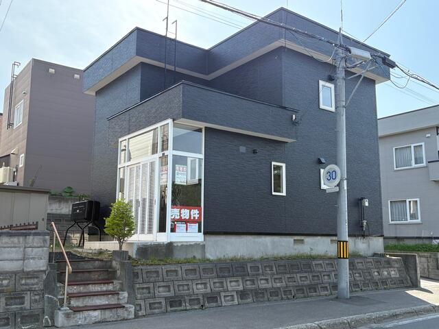 3LDK House for Sale in Teine-ku, Sapporo, Hokkaido - Thumbnail 2