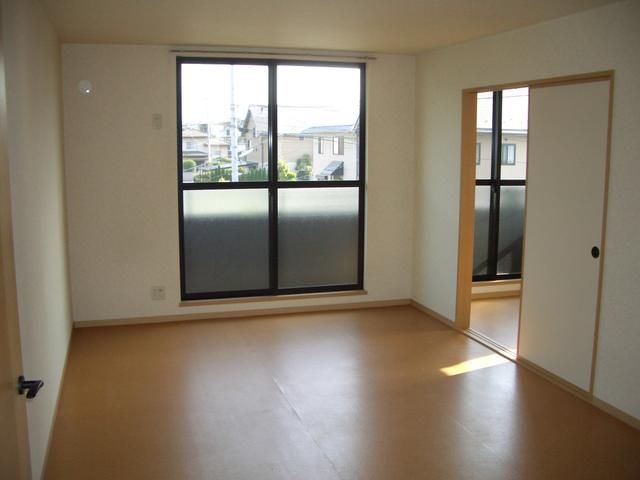 2LDK Apartment with Garden for Rent in Kofu, Yamanashi - Thumbnail 2