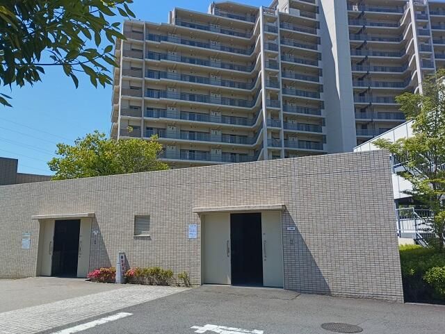 3LDK Apartment for Sale in Hino, Tokyo – 83m², Near Kōshū Kaidō Station - Thumbnail 2