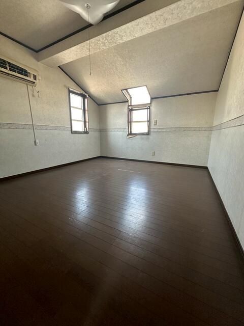 6-Bedroom House with Basement in Shizuoka's Aoi Ward - Thumbnail 4