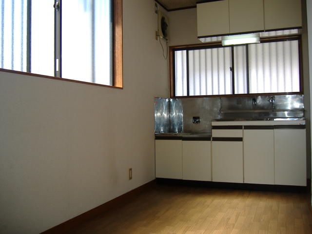 2K Apartment for Rent in Funabashi, Chiba - 50,000 Yen - Thumbnail 4