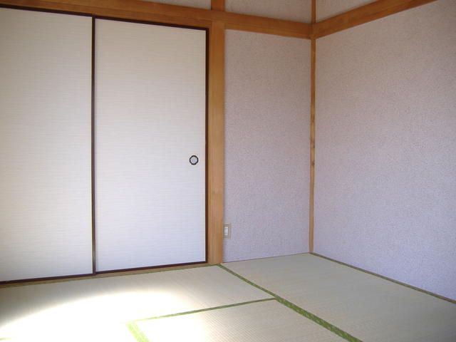 2K Apartment for Rent in Funabashi, Chiba - 50,000 Yen - Thumbnail 2
