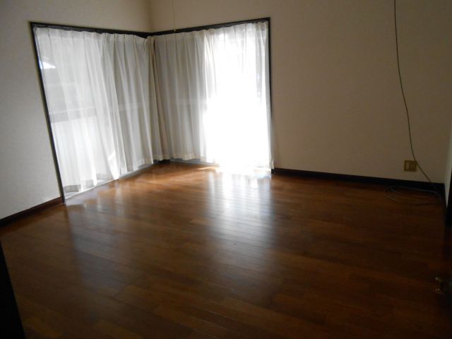 4LDK House in Yukuhashi with Garden and 3 Parking Spaces - Thumbnail 2