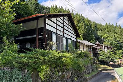 A house with a dirt floor on top of a village with a view of Mt. Goba right in front of you: Villas, Real Estate, Properties for Sale, Hometown Information Center: Nationwide Country Living Property Data — Image 1, Shimonita, Gunma