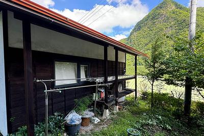 A house with a dirt floor on top of a village with a view of Mt. Goba right in front of you: Villas, Real Estate, Properties for Sale, Hometown Information Center: Nationwide Country Living Property Data — Image 1, Shimonita, Gunma