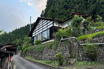 A house with a dirt floor on top of a village with a view of Mt. Goba right in front of you: Villas, Real Estate, Properties for Sale, Hometown Information Center: Nationwide Country Living Property Data — Image 2, Shimonita, Gunma