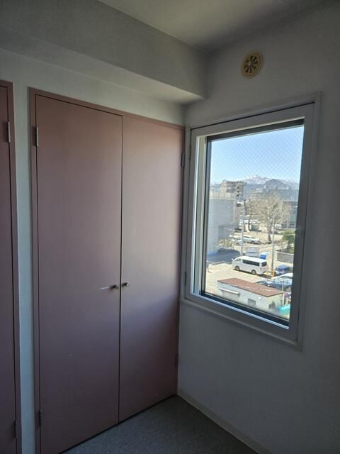 1LDK Apartment for Rent in Central Sapporo, Near Shukugawa Station - Thumbnail 2