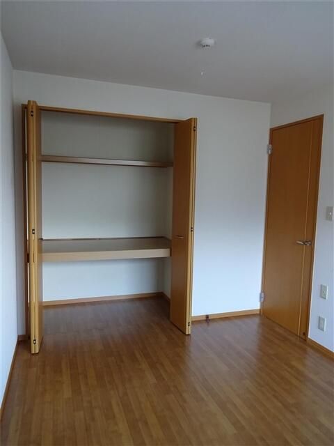 2LDK Apartment for Rent in Fussa, Tokyo - Raffine D - Thumbnail 3