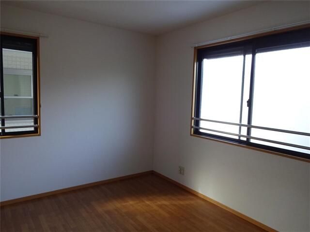 2LDK Apartment for Rent in Fussa, Tokyo - Raffine D - Thumbnail 4