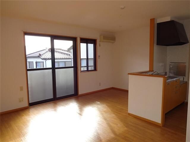 2LDK Apartment for Rent in Fussa, Tokyo - Raffine D - Thumbnail 2