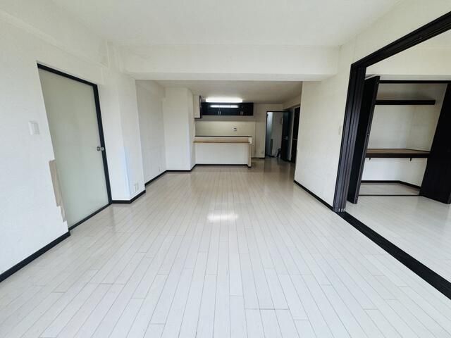 Ichikawa Kokufudai Mansion 1SLDK Top Floor Apartment for Sale - Thumbnail 2