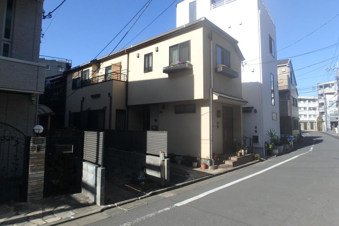 Studio Apartment for Rent in Meguro, Tokyo - Thumbnail 2