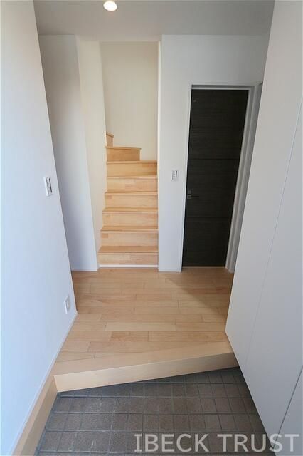 Used 4LDK Detached House for Sale in Naka-ku, Yokohama - Thumbnail 2