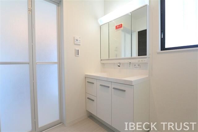 Used 4LDK Detached House for Sale in Naka-ku, Yokohama - Thumbnail 4
