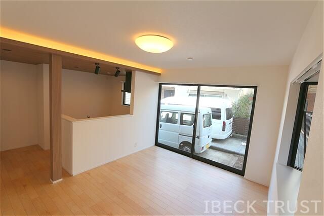 Used 4LDK Detached House for Sale in Naka-ku, Yokohama - Thumbnail 3