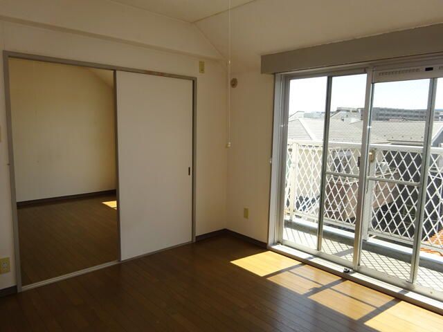 2K Apartment for Sale in Isogo, Yokohama, Kanagawa - Thumbnail 3