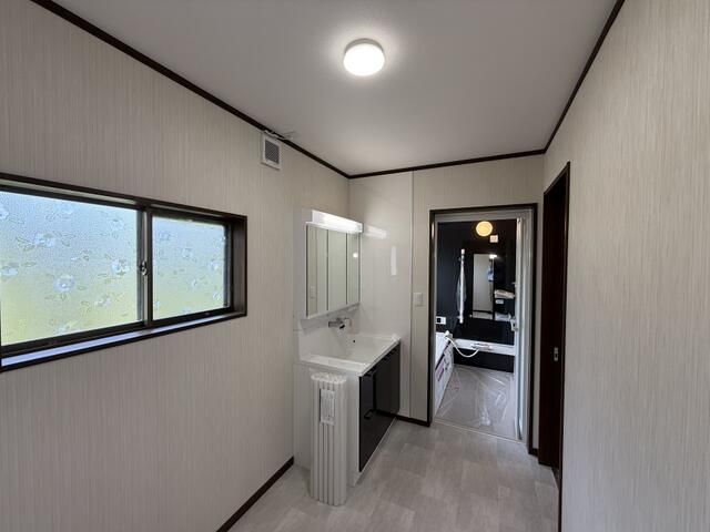 Renovated 4LDK House on Large Plot in Tateshina, Nagano - Thumbnail 3