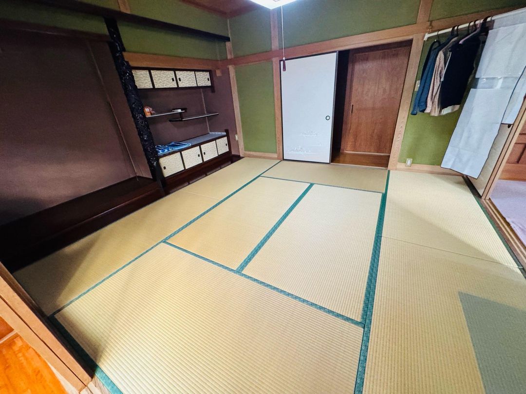 Spacious 6DK Family House for Sale in Nagasaki's Nameishi - Main Image