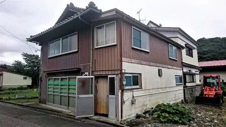 Former Barber Shop Home Near Iwate-Kamigō Station, Tōno - Thumbnail 2